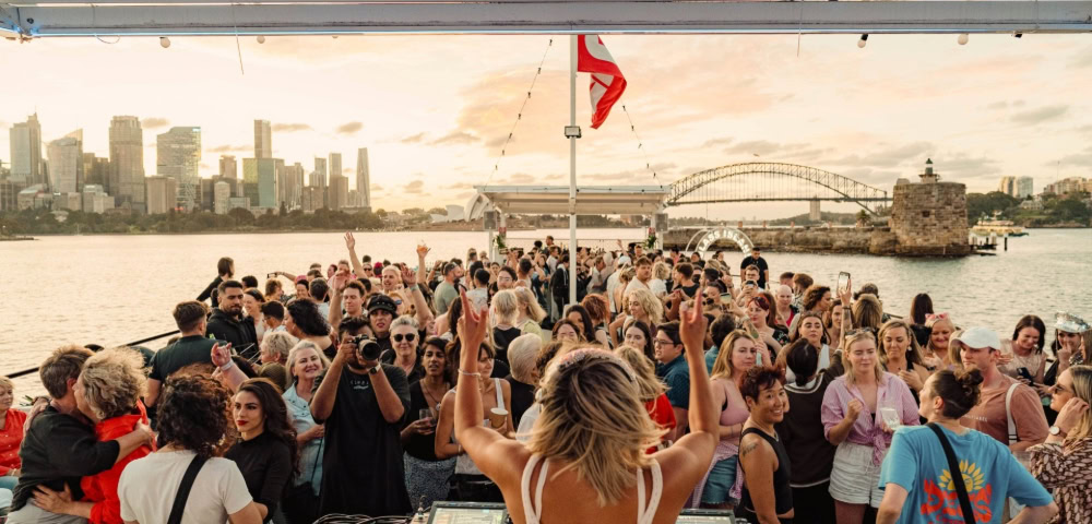 Sundaylicious: Mardi Gras Boat Party