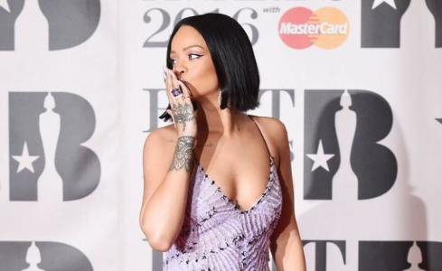 Rihanna reaffirms LGBTI support after helping fan come out