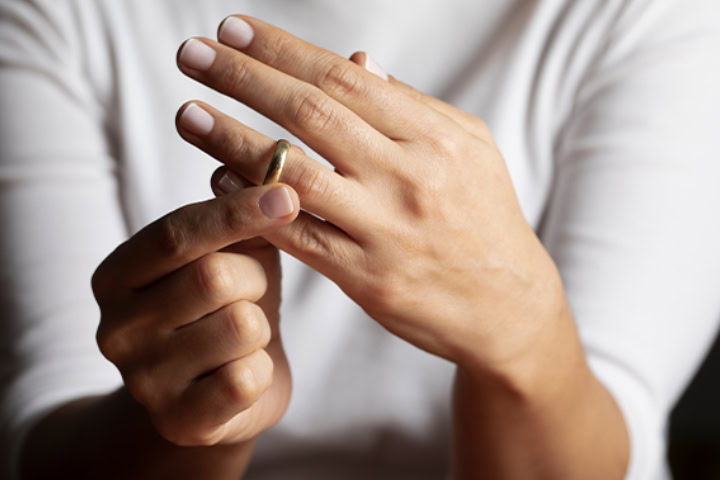 8 Steps To Cope With The End Of A Dysfunctional Relationship