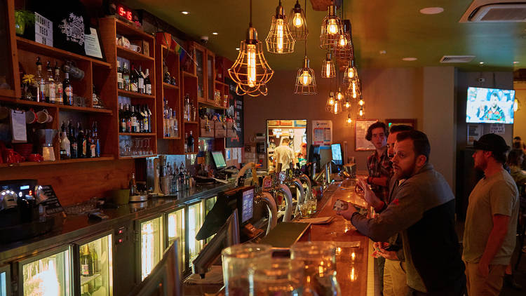 TOWN HALL HOTEL NEWTOWN