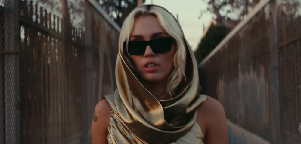 Miley Cyrus Tells Fans ‘Should’ve Known I Was Bisexual’